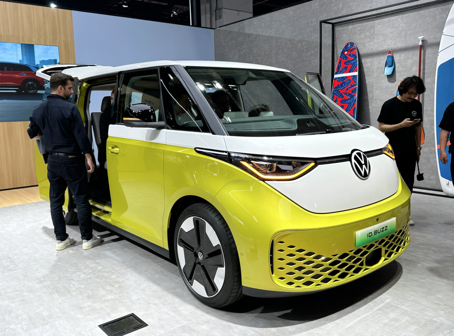 致敬经典面包车t1,大众id.buzz终于要来了,售价50万还能打吗?