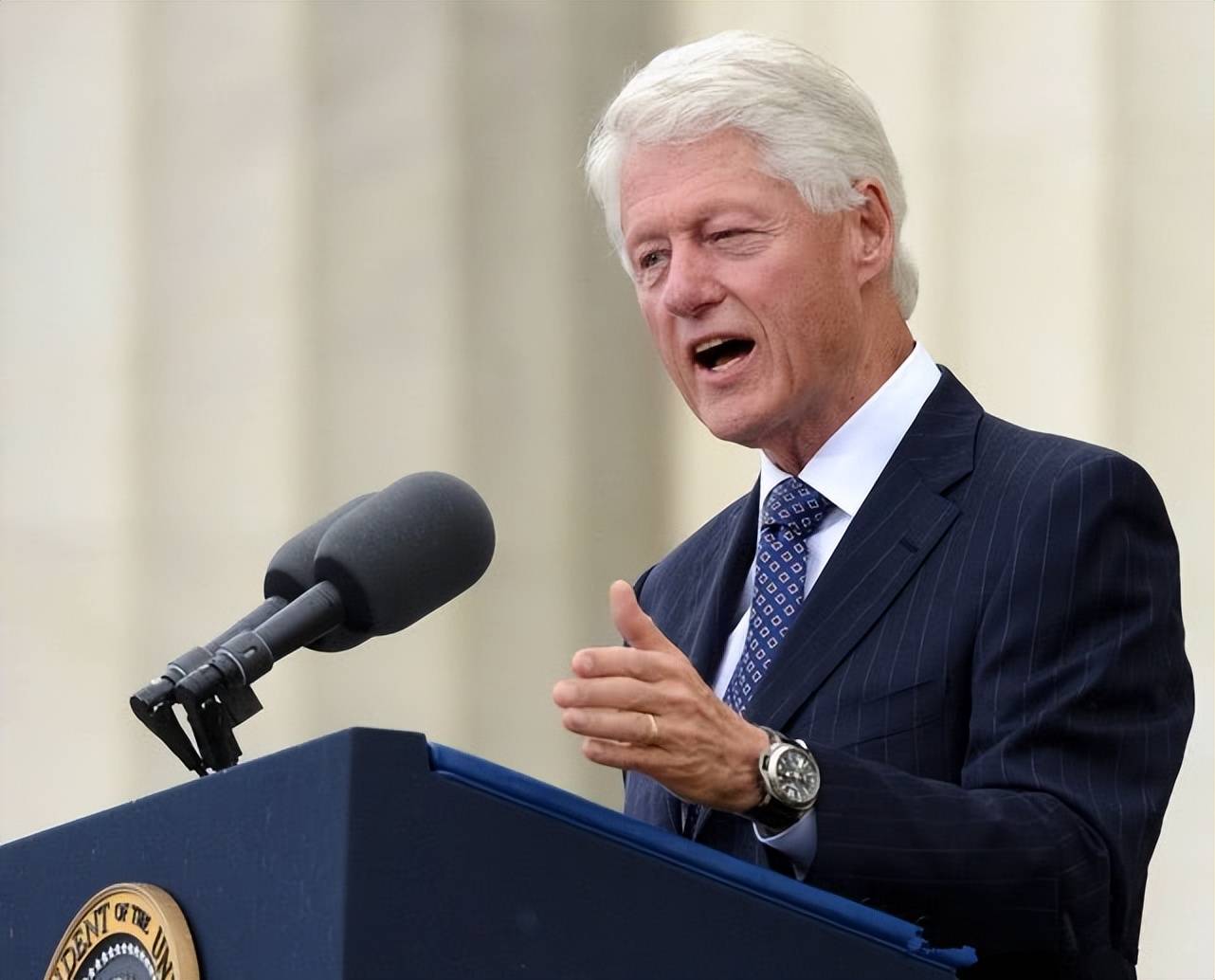 2001年中国加入wto,美国国会犹豫不决,为何克林顿力挺中国?