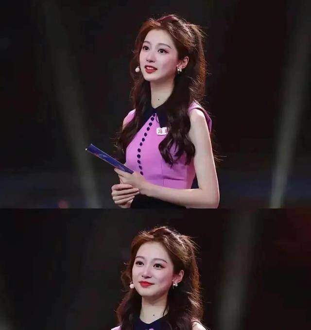 主持大赛爆火后,冯琳现身跨年晚会,一袭白裙青春灵动,美哭了!