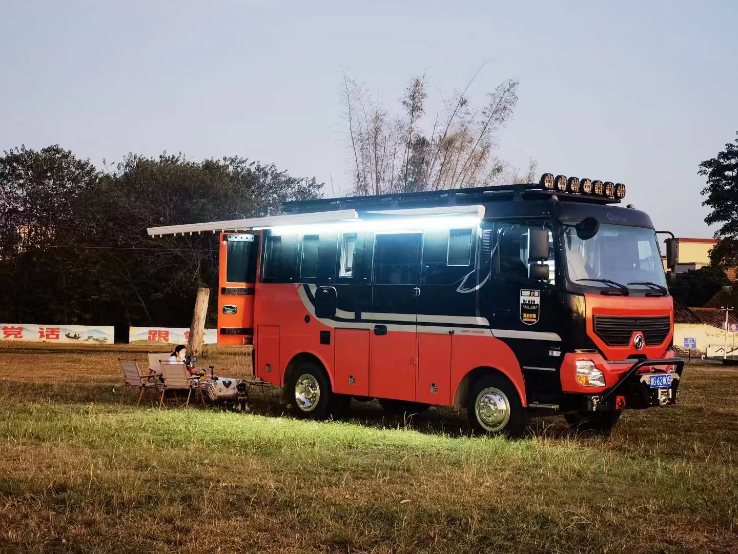 一款安全独特空间宽敞的b型四驱越野房车