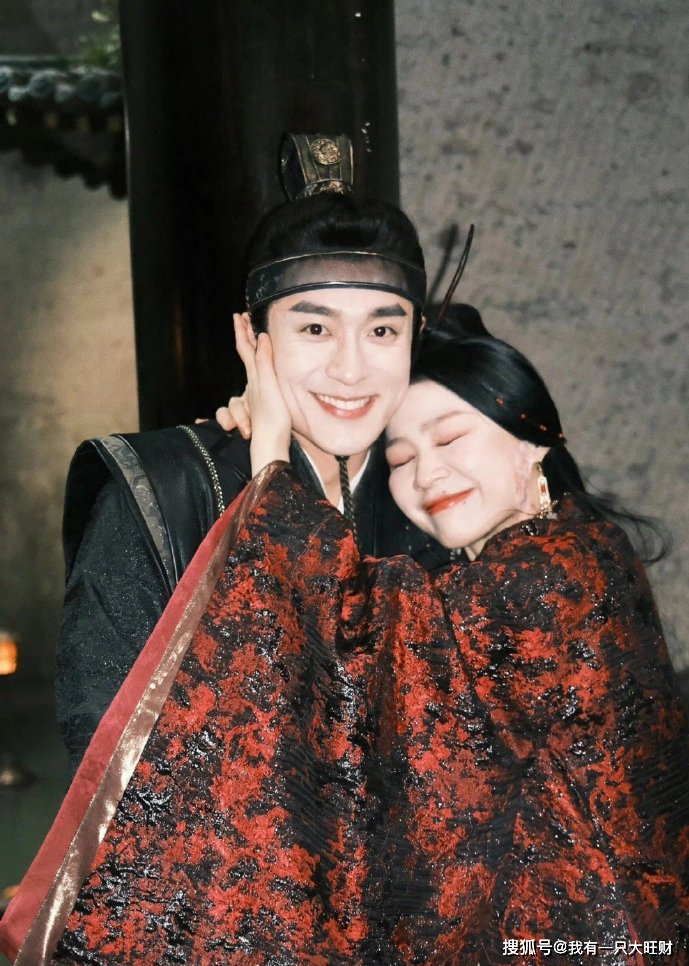 《你好星期六》金繁宫紫商合体,泼水游戏换代言,吴磊狂虐秦霄贤_金婧