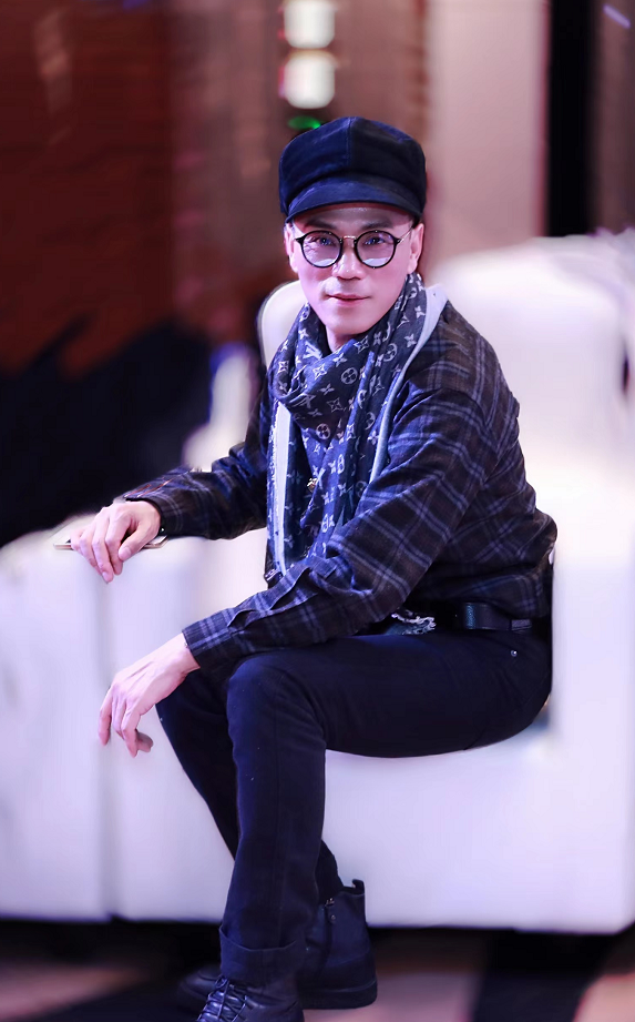 阿来-在追逐中老年文化艺术发展的道路上不断创新向前_时尚_交流_活动