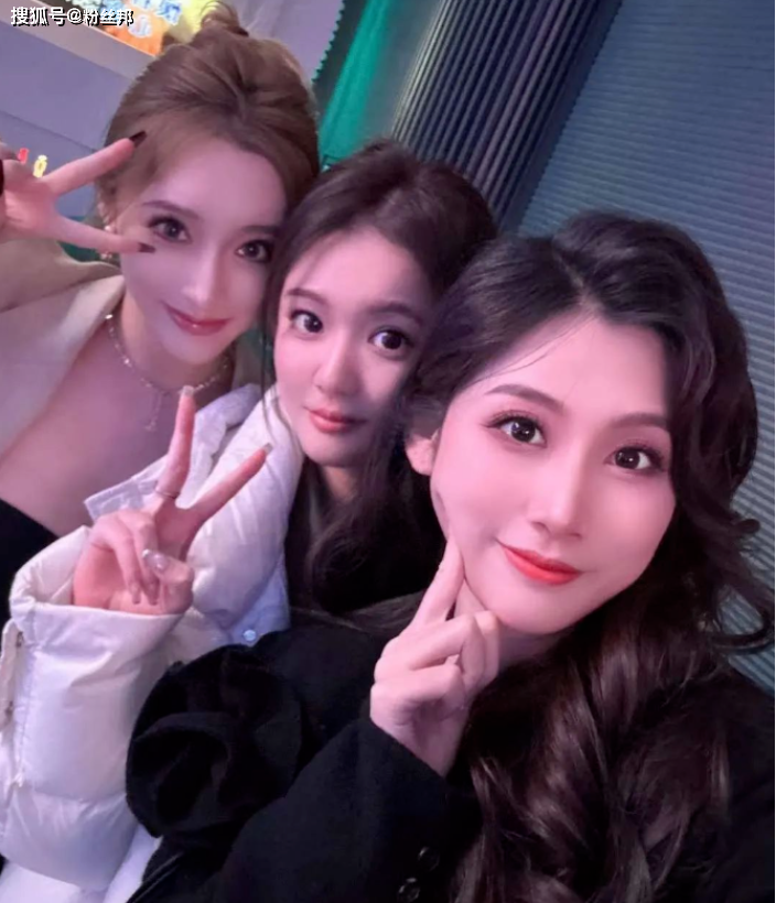 yy主播"ak"近日也在直播时谈及了此次线下见到微凉的感受,ak直言在线