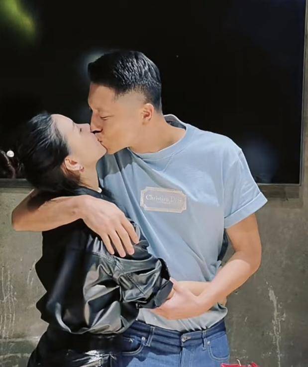 王雷迎41岁生日,晒父子三人合照庆生幸福满溢,小儿子近照曝光_李小萌