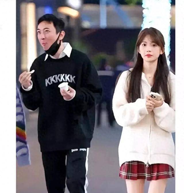 王思聪带着美女逛街,美女萌新又粉嫩,魅力如何独领风骚?