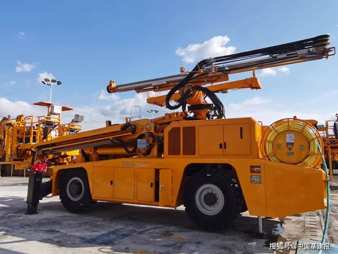 铁建重工新型拱锚台车助力高原铁路建设_施工_作业_焊接