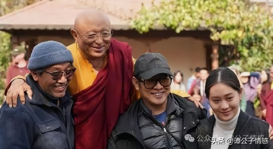 因此李连杰第一次来这里拜佛的时候,尼泊尔的媒体进行了铺天盖地的