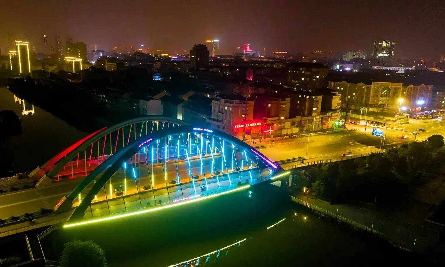 西濒长江,黄桥战役的发生地,内有全国最大的二氧化碳气田_泰兴_历史