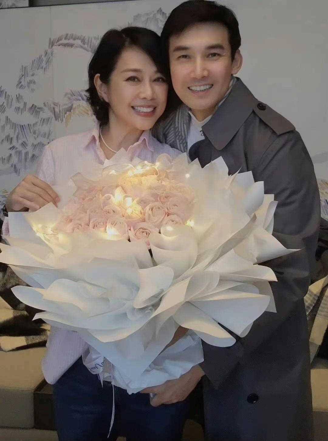 这场婆媳之争似乎成为两人感情中的阴霾,但张铎的出现却如阳光般温暖.