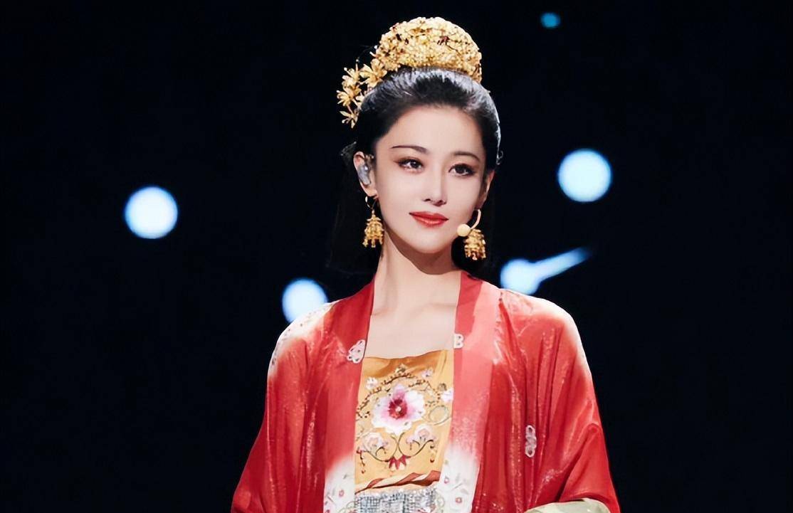 女一号白百何"搞怪",我被36岁张馨予吸引_剧照_角色_妲己