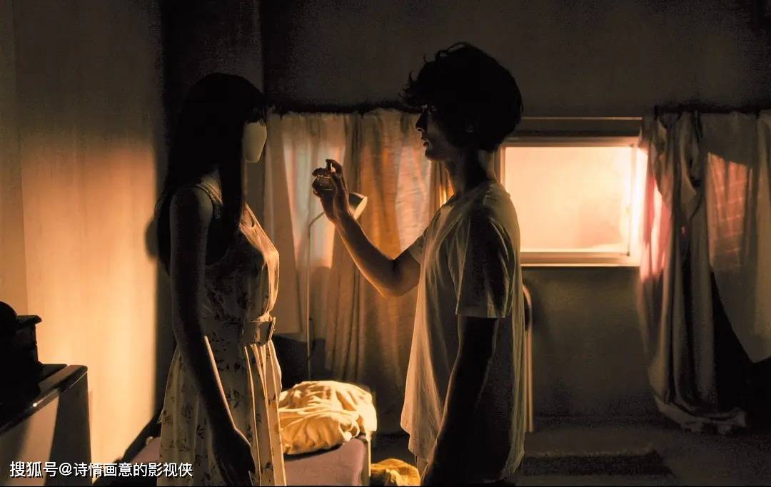 日本变态伦理电影《我在你床下》窥探与恐惧交织的现代寓言_观众_生活