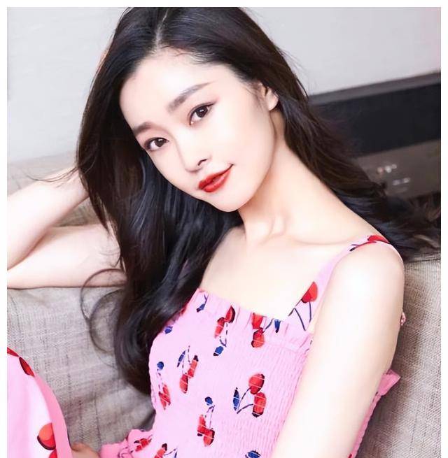 电视剧《宋轶回新加坡探亲,全家人一起露脸,真是强大!