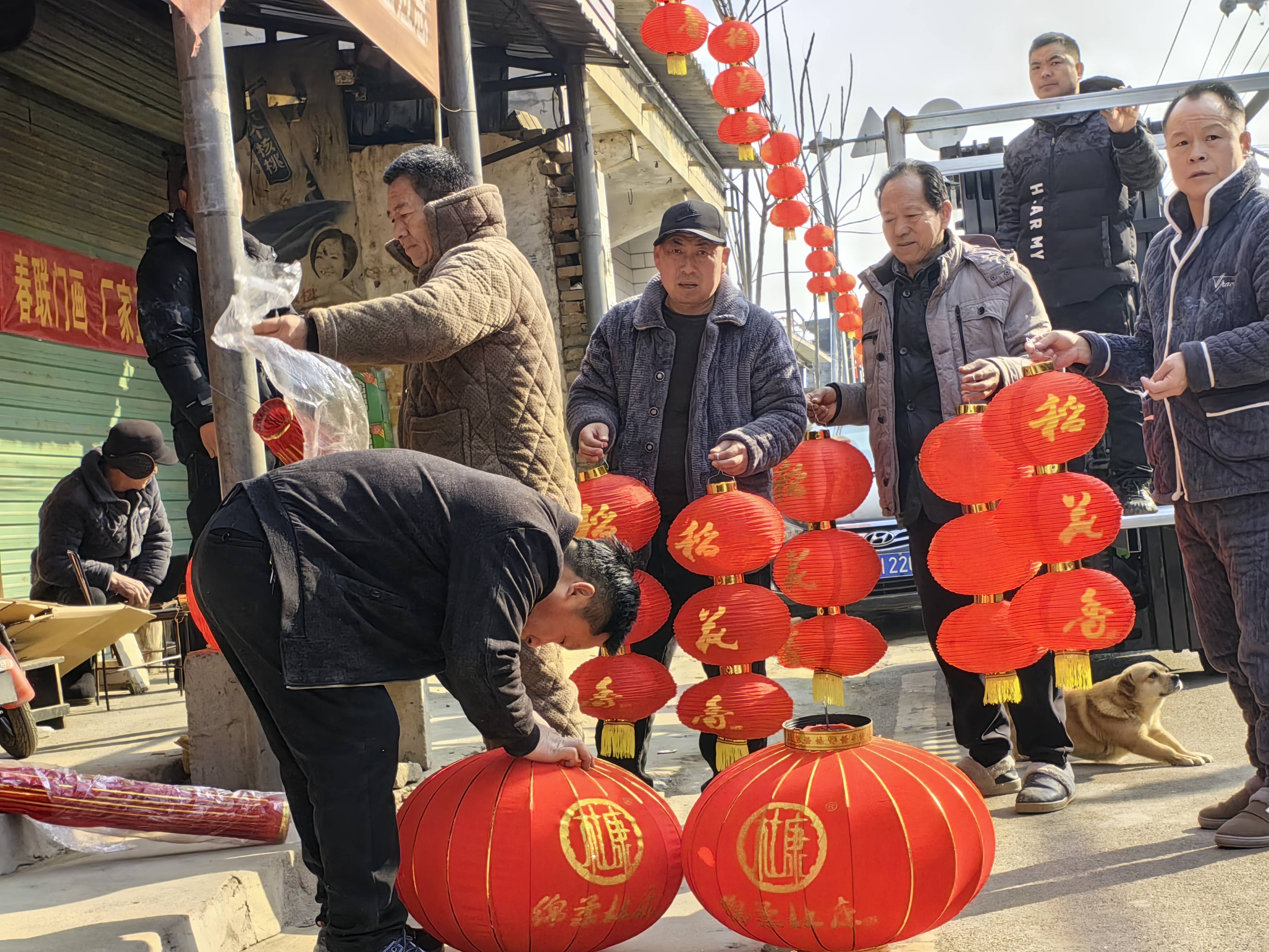 过新年挂灯笼图片图片