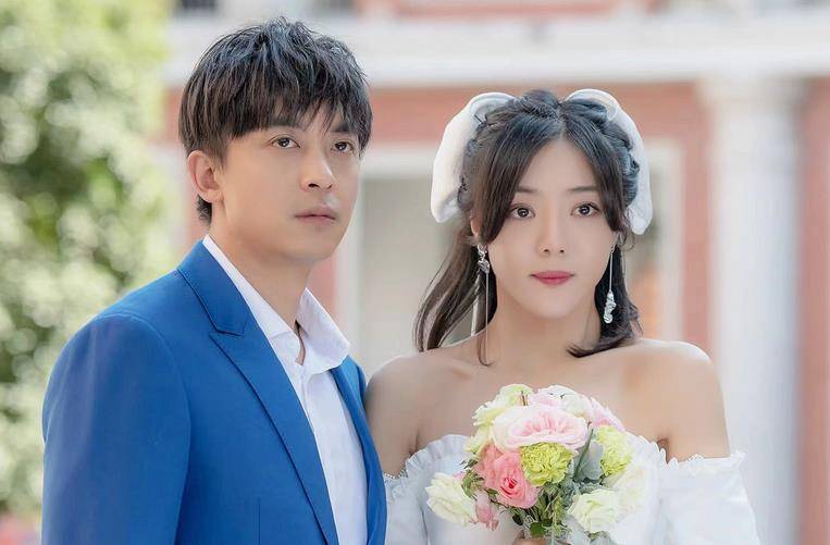 当过嫩模,拍过"三级",结婚10年和平分手,离婚4年,如今怎样_邓家佳