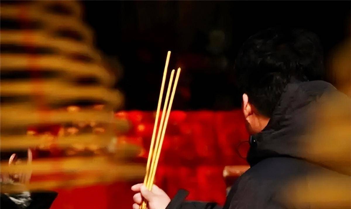 烧香祭拜应该烧几根?