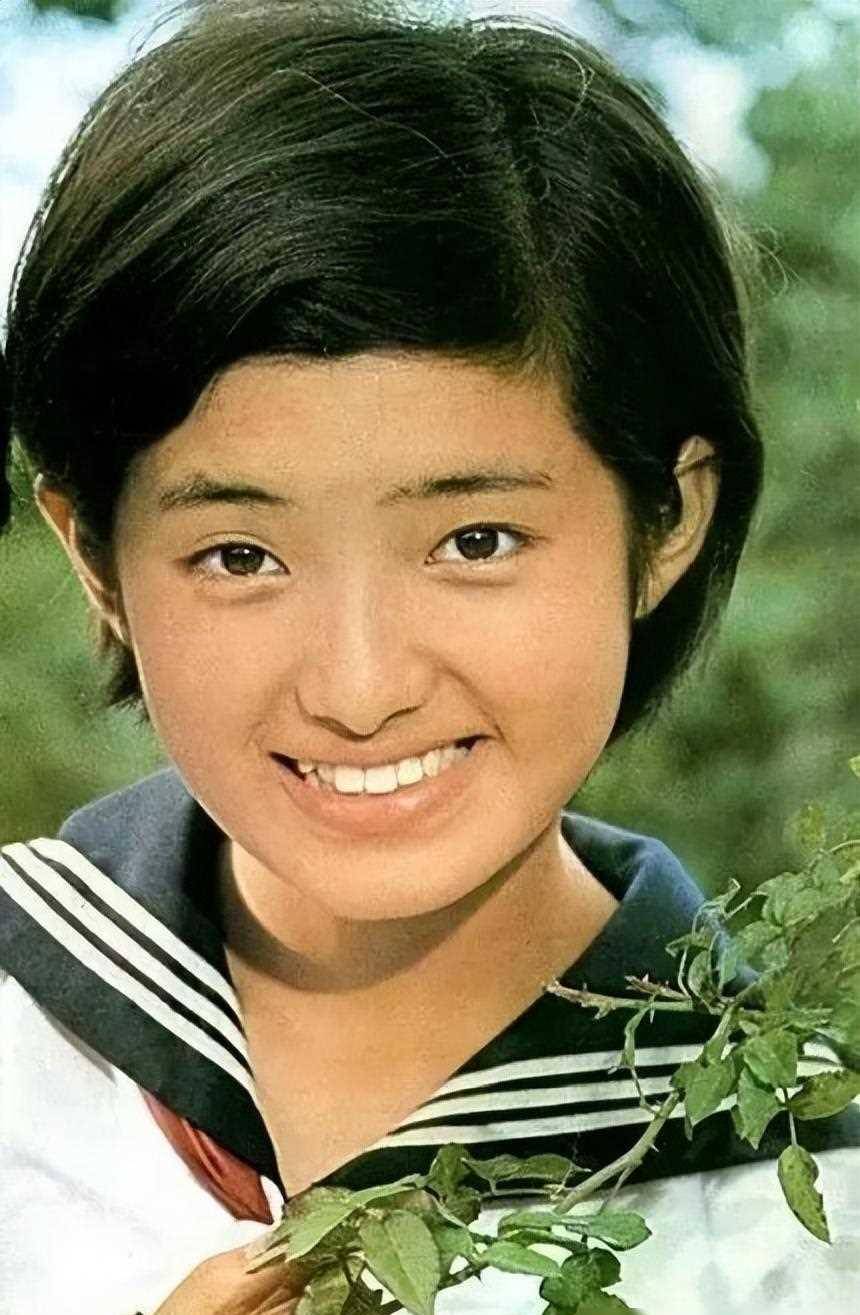 百惠的才华不仅限于歌唱,她进入影视圈后,凭借出色的演技迅速崭露头