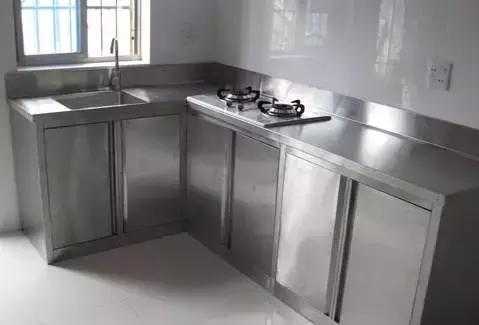 橱柜究竟选不锈钢台面还是石英石台面?其实你们都想错了!