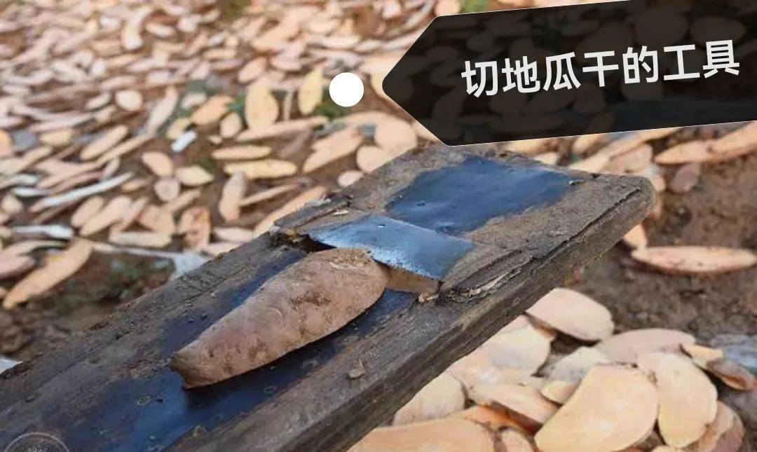 冬天,踏雪穿,鞋窝里填充麦秸,很暖和.