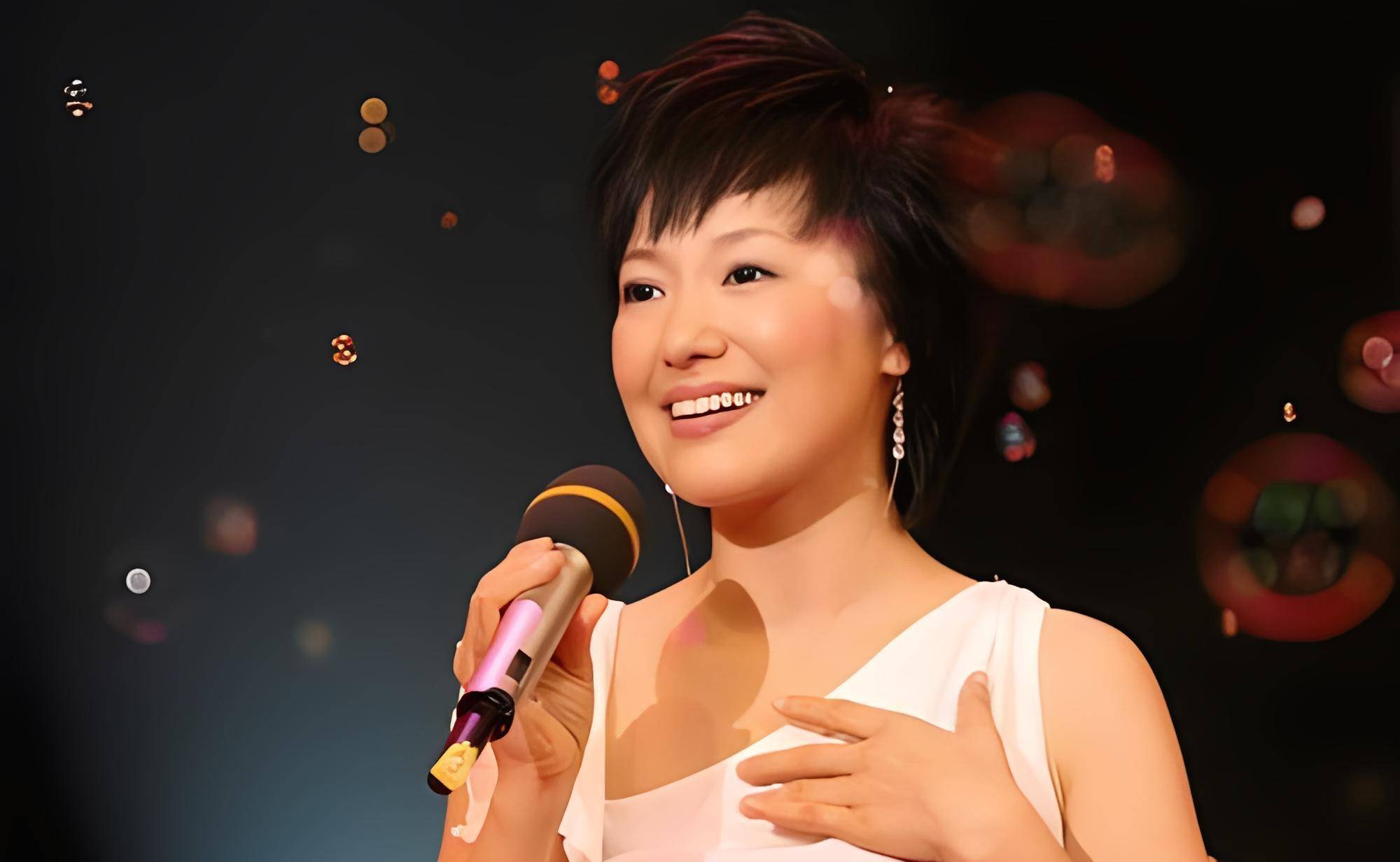 李湘前夫的李厚霖,现靠直播卖货还债,网友:秦海璐是有福之人_周艳泓