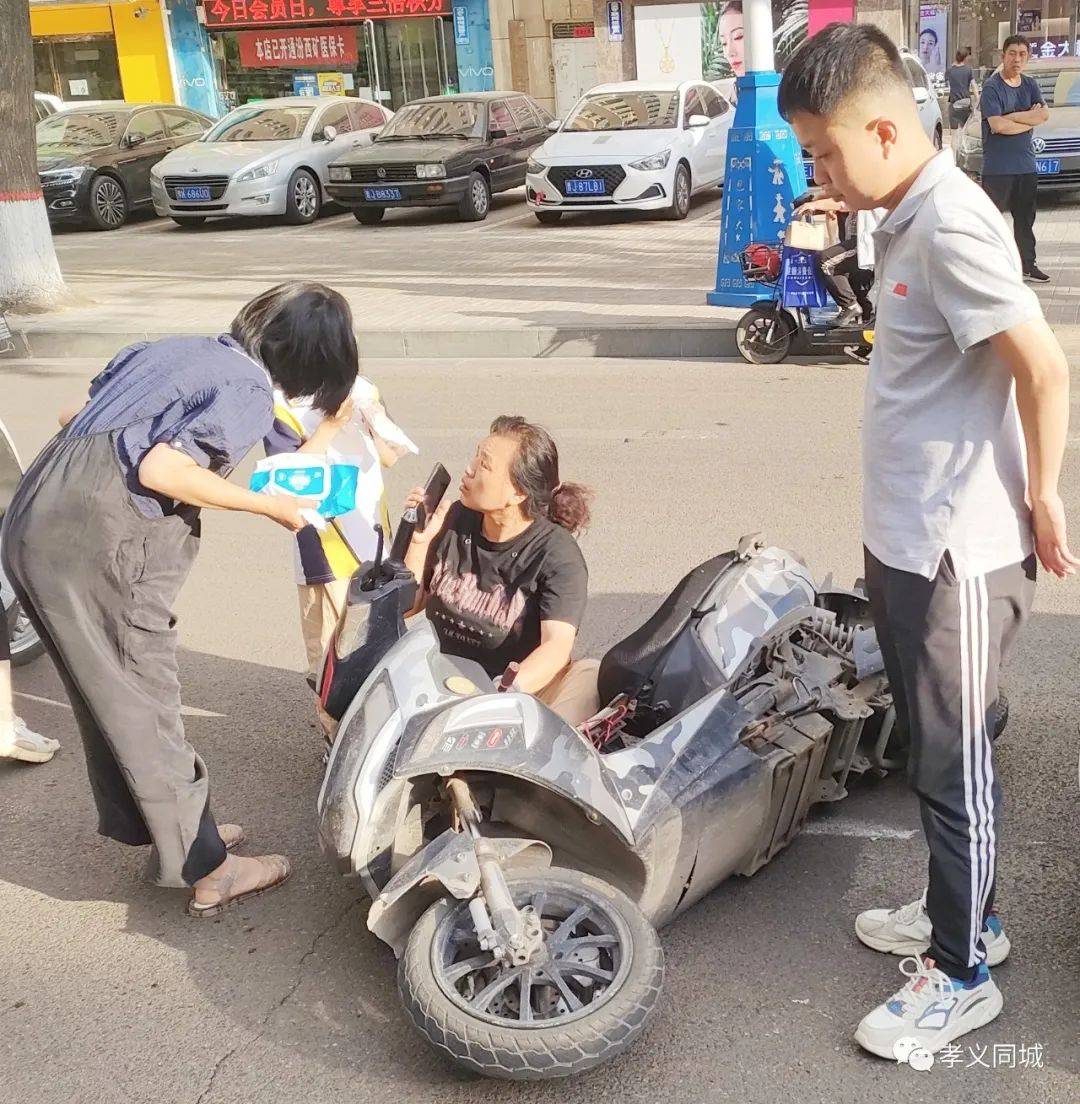 【榜样的力量】山西省孝义市府前街发生的一幕_任盛_事故_电话