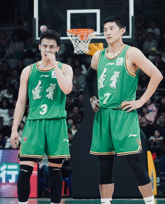 辽宁男篮主场爆出惊天大冷门,直接输给了上海队,这场球打的确实让很多