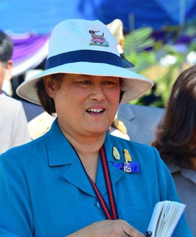 泰国王室相片:诗琳通公主俭以养德,服装平民化,为王室奉献一生