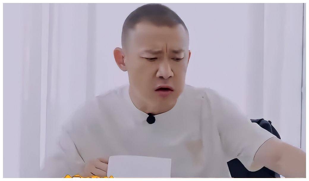 当聂远呵斥老婆不要吃垃圾食品时,顾不着老婆失落,转过身来双标,偷偷