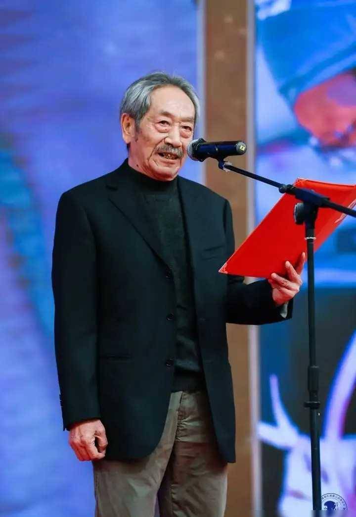 77歲的王奎榮:儘管岳母比自己小几歲,給她盡孝也能