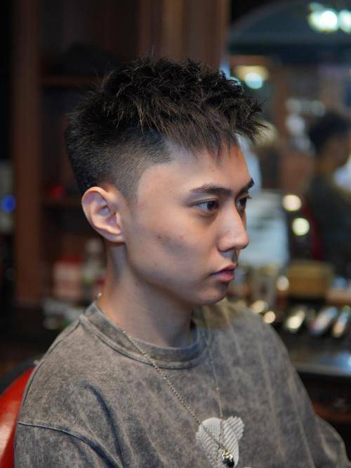 【潮吾】春节男士发型新主张:塑造节日氛围的型男形象_线条_传统_一面