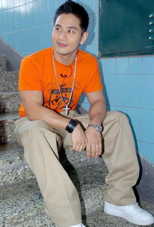 入美身份,被禁止回来的刘承俊,下跪道歉都不管用,解气吗?