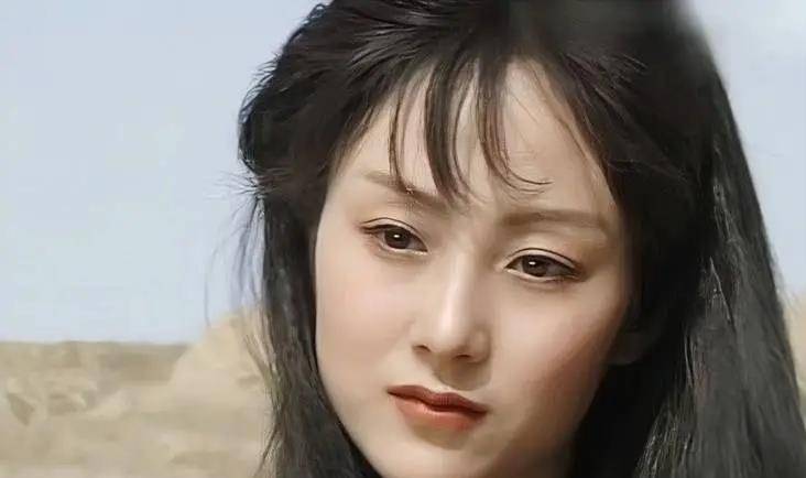 后来她还出演了电视剧《小龙人》和《女人不是月亮》,也出演了几部