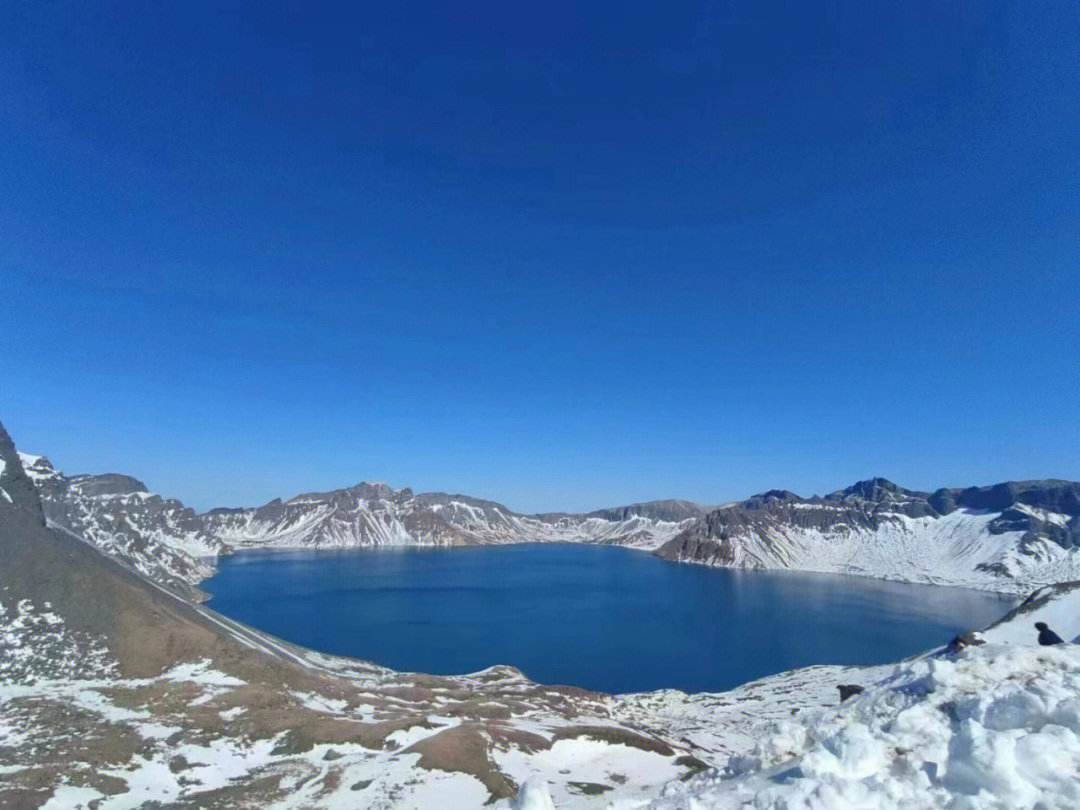 长白山天池的旅游设施完善,为游客提供了便利的旅游服务.