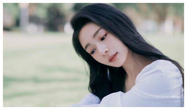 《狗剩快跑》中的女演员戏里戏外反差大,戏里土掉