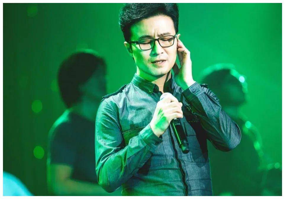 汪峰和小苹果成葛荟婕直播间热门话题,实锤新女友也疑似她传出!