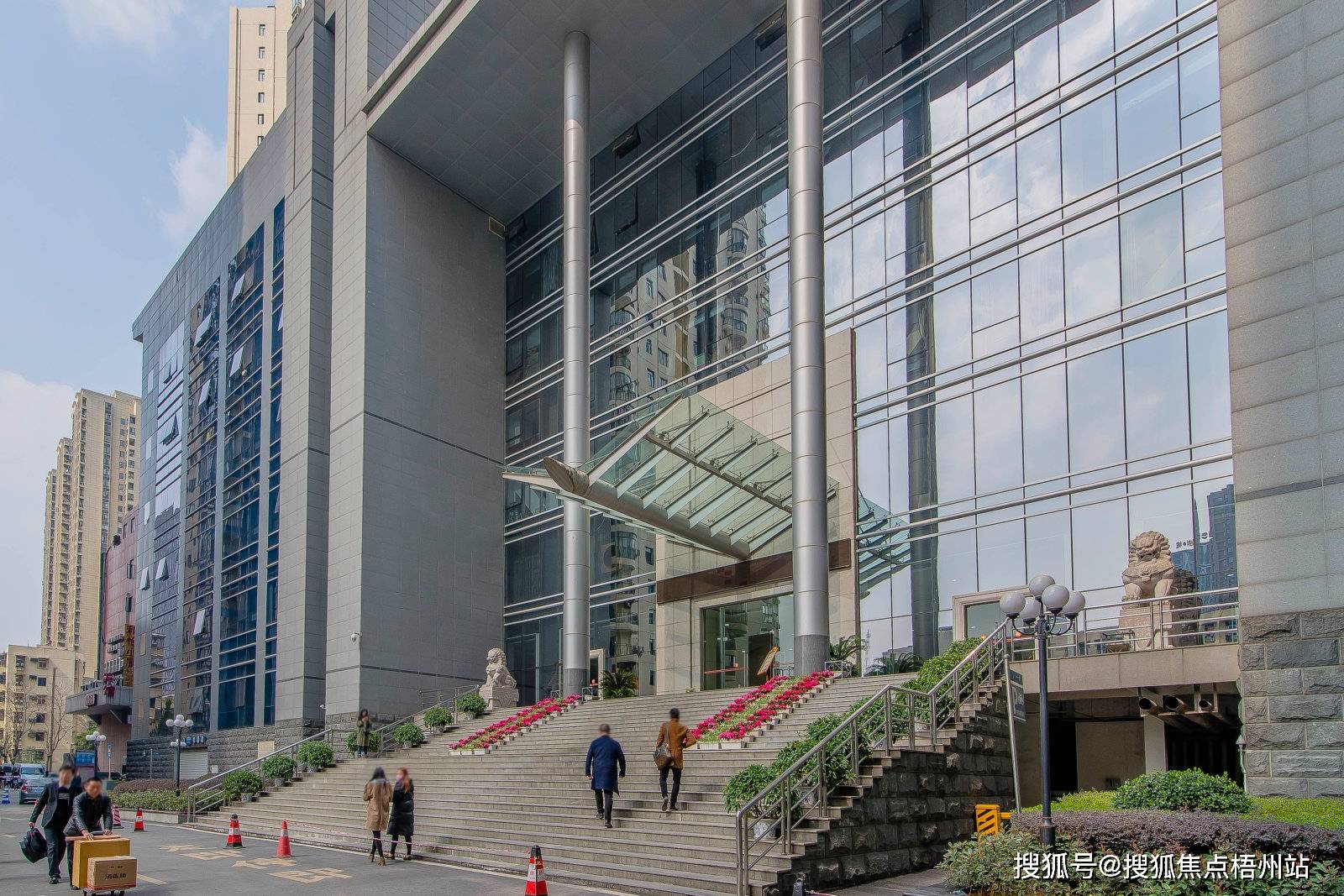 武汉中建三局联合办公 租1-20人工位 精装修 交通便利 可注册_中南路
