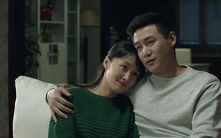 首先是他的妻子钟小艾,在前文的分析下,不管是钟小