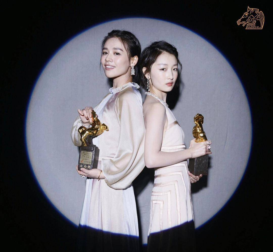 马思纯晒合照为周冬雨庆生,周冬雨回复爱爱,马思纯表示继续宠溺_娱乐