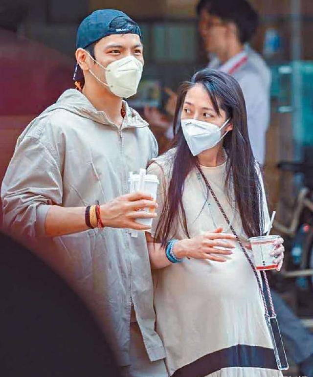 继上一次郭美女孕照曝光又过了两个月,今日,郭美女再被曝光最新孕照