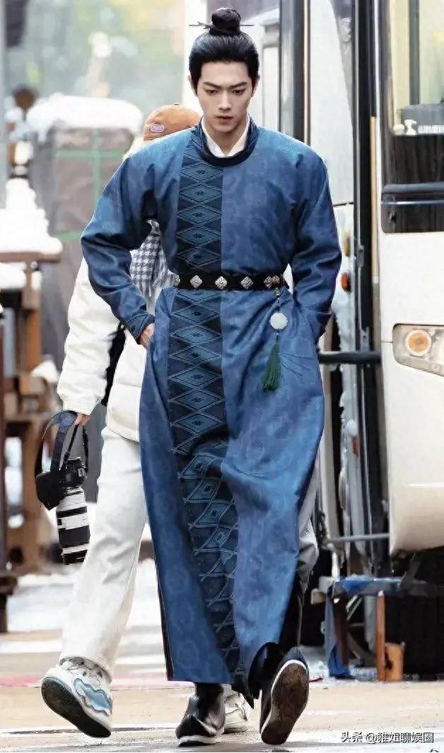 内娱皱眉最好看的男星是许凯_演技_比例_什么