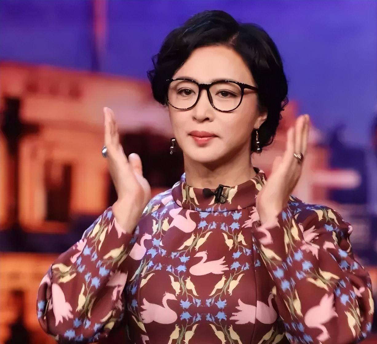 金星第一任妻子长相貌美如花,离婚时还怀着孕,如今过得如何?