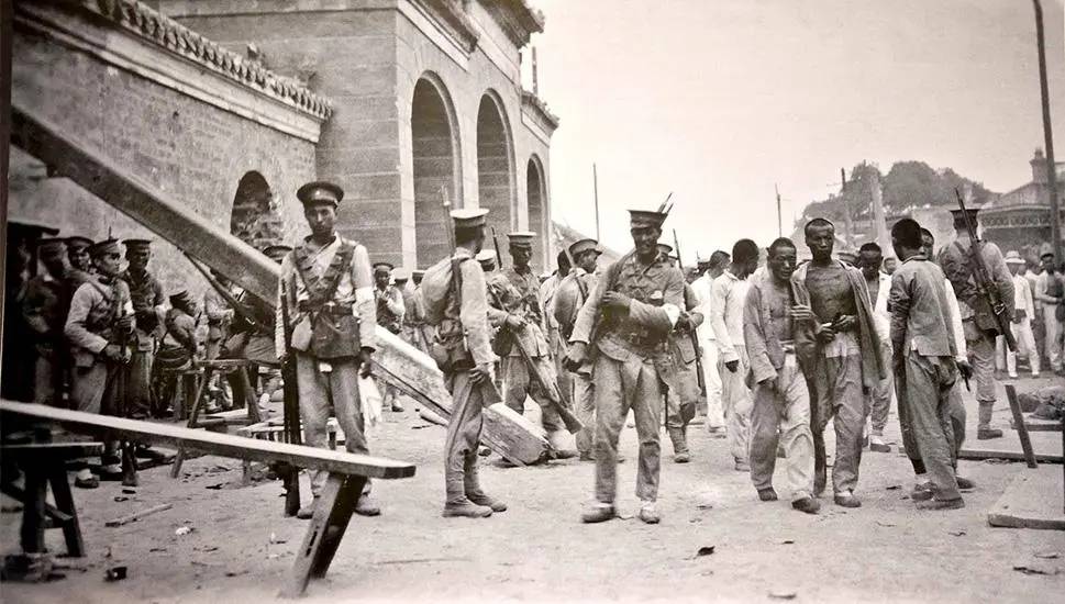 再读鲁迅的《风波》:重走专制的老路与根深蒂固的君主梦