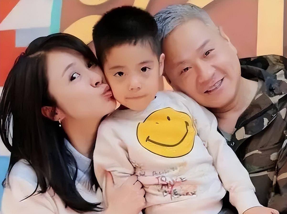 连奕名:分手净身出户,转身娶杨若兮,如今跟前妻陈实状态差太多_事业