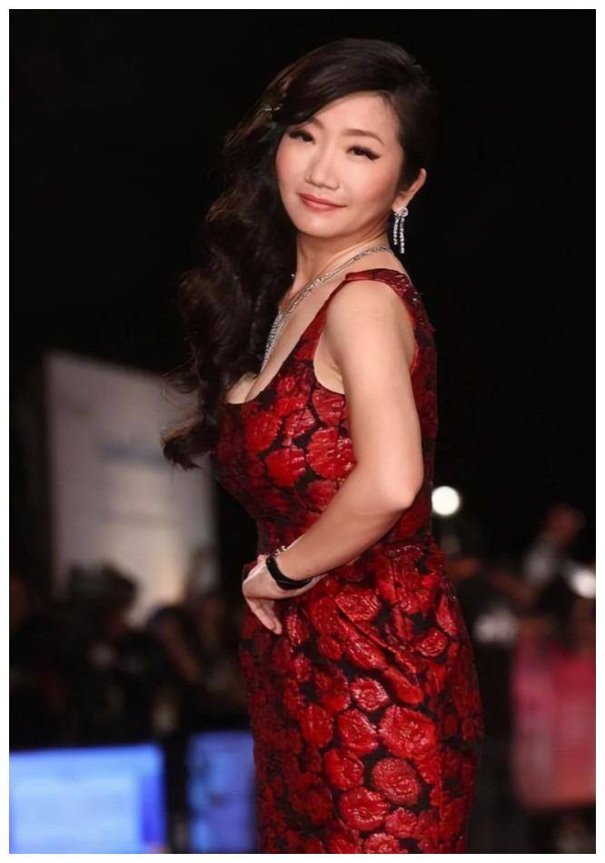 55岁陶晶莹当众痛哭流涕!控诉合伙人各种恶行,希望问题得到解决_公司_