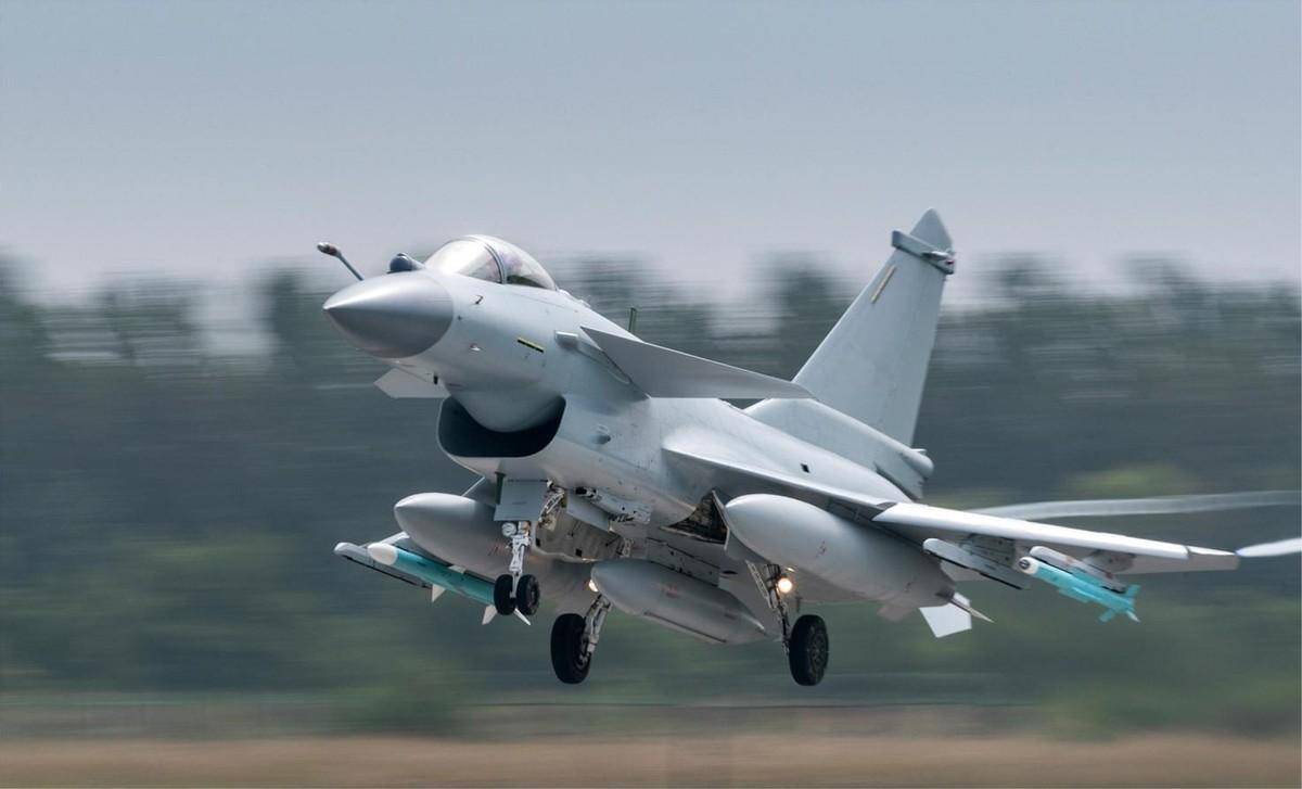 解放军歼10c如何_战斗机_挂点_导弹