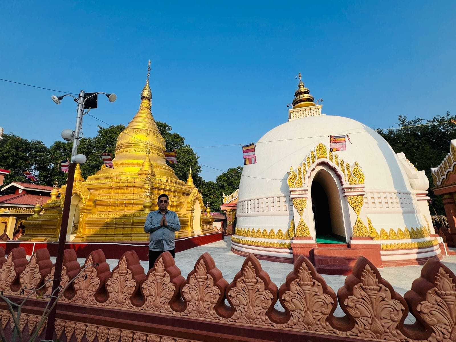 缅甸吴廷森林寺院恭迎108座佛陀与佛陀弟子舍利子的华琪舍利塔_佛塔