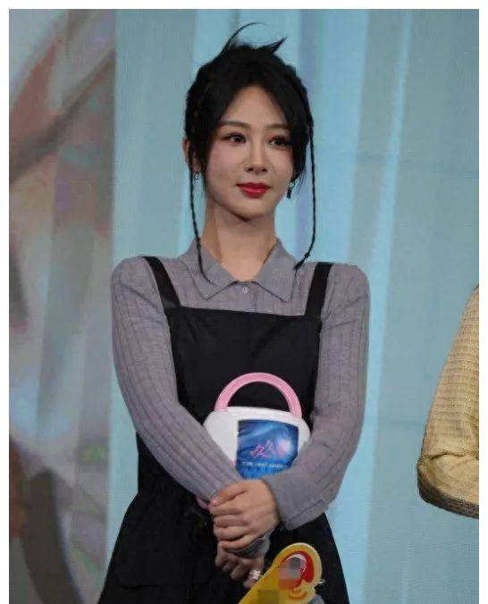 娱乐圈新闻:董洁与景甜同框土气爆棚?杨紫赵丽颖合照引尴尬!