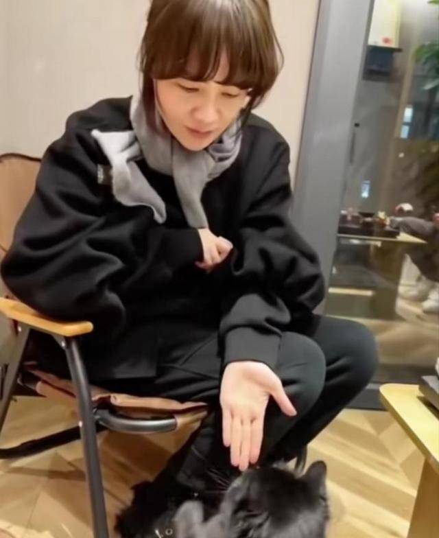 46岁的"黄菲"钱莹,父亲和丈夫都是湖南人,她也离开了广东多年_钱英