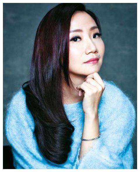 55岁陶晶莹当众痛哭流涕!