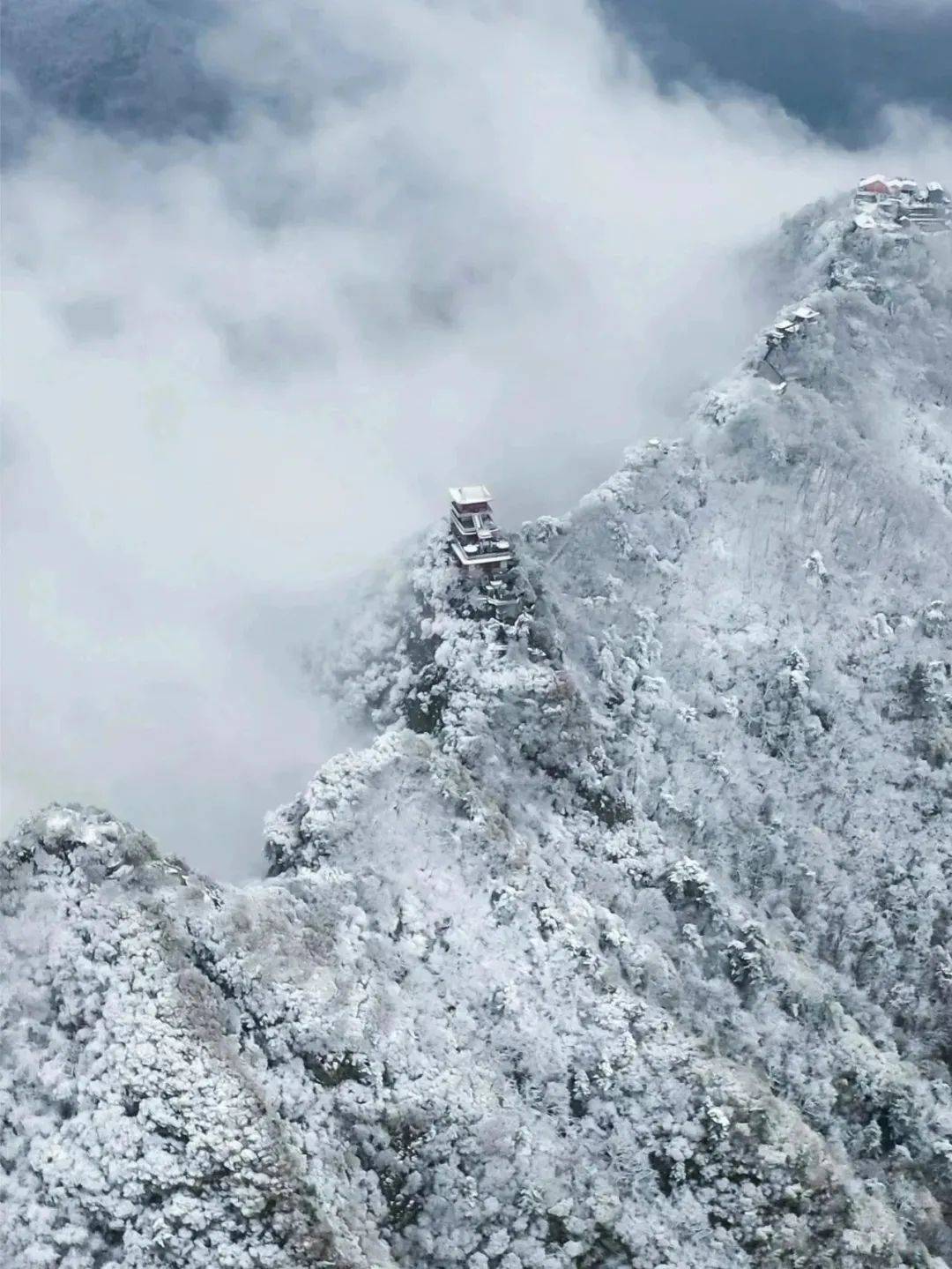 南山望雪图片