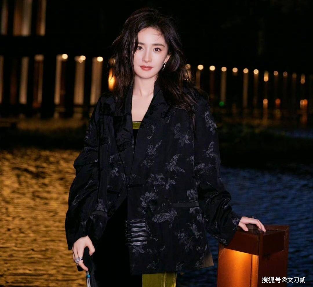 杨幂:我要改变要进步,网友辣评:每次都会吹大牛_嘉行_表演_离开